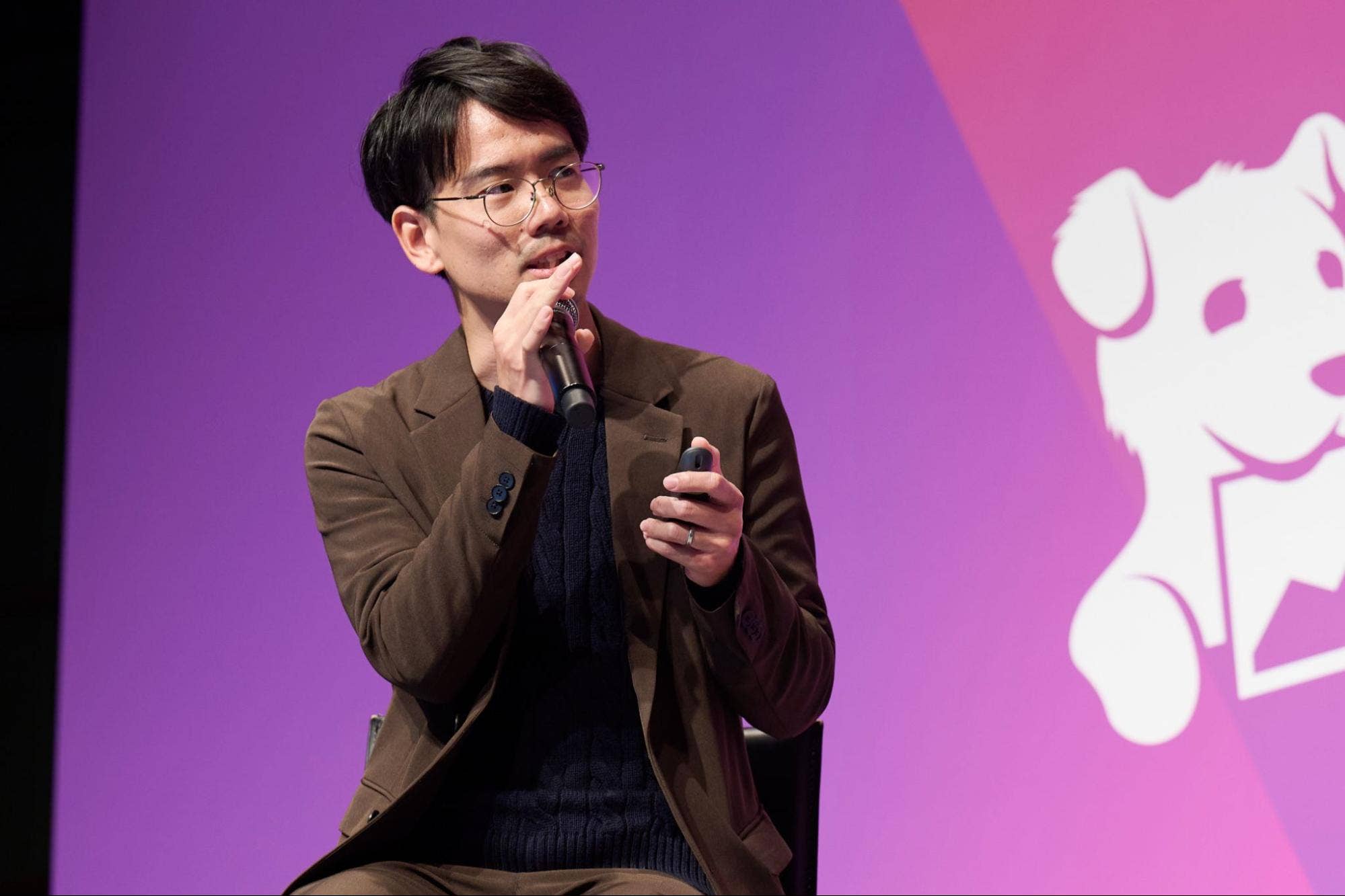 Datadog Japan Senior Sales Engineer 角田高彬 説明時の写真。