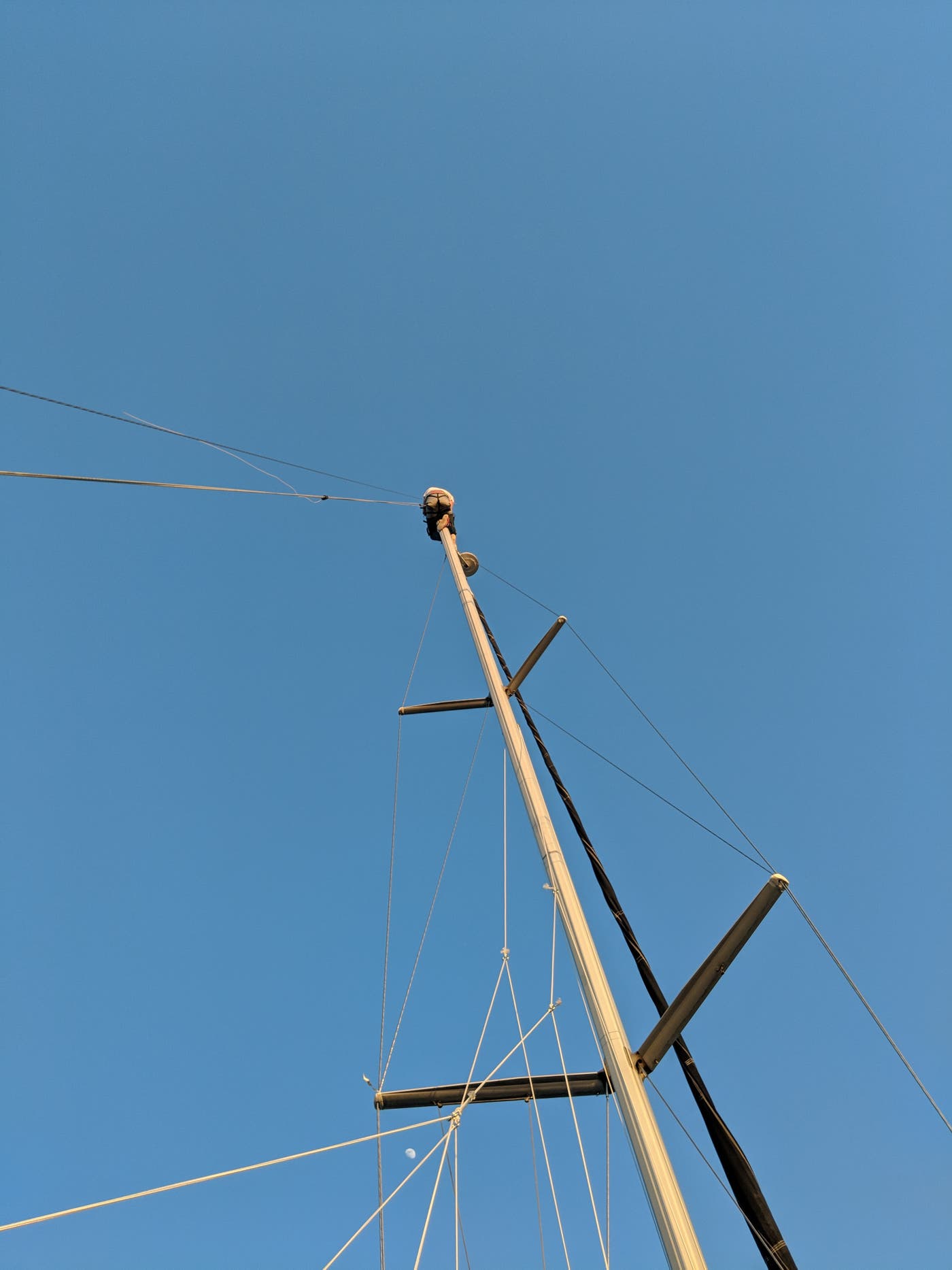 My brave friend on the mast trying to get these wires working. My brave friend on the mast trying to get these wires working.